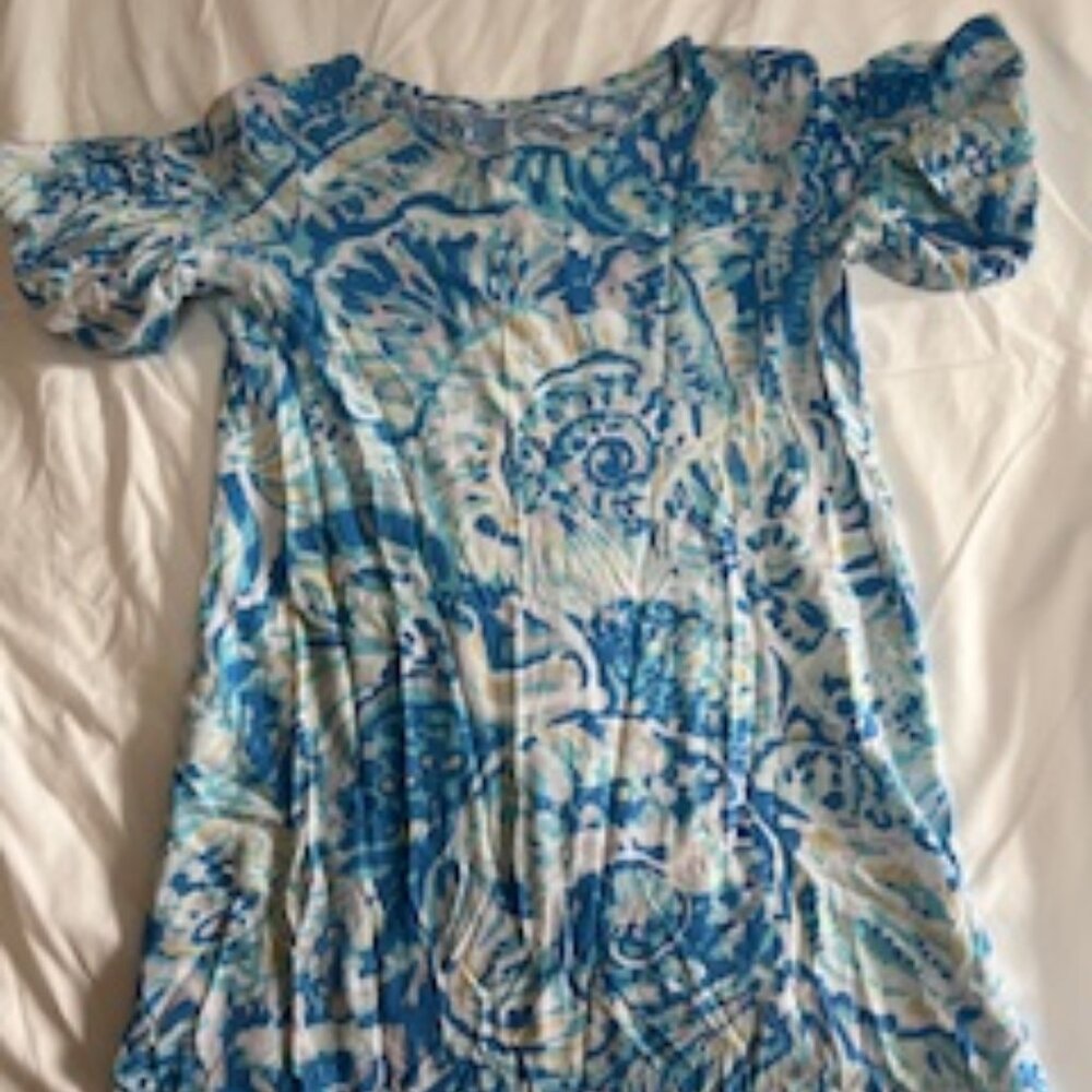 Cute, Lighweight Girl's Lilly Pulitzer Size L (8-10), Blue, white floral design